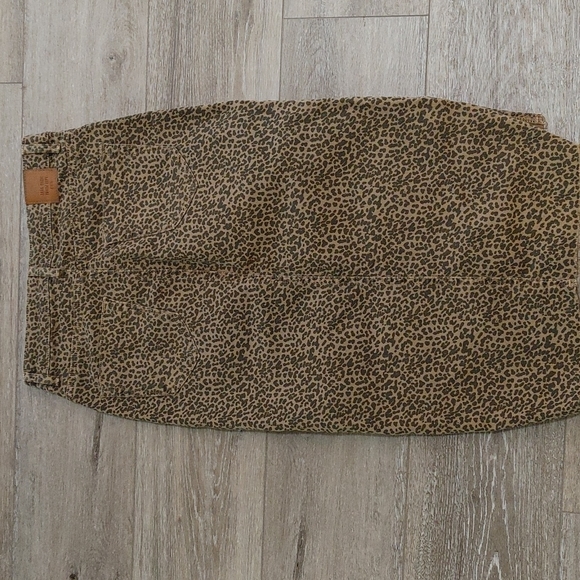 Zara xsmall cheetah print denim midi skirt used great condition - Picture 6 of 9